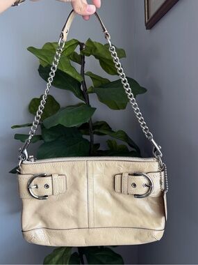 Y2K Coach Beige Leather Shoulder Bag with Silver Chain Strap